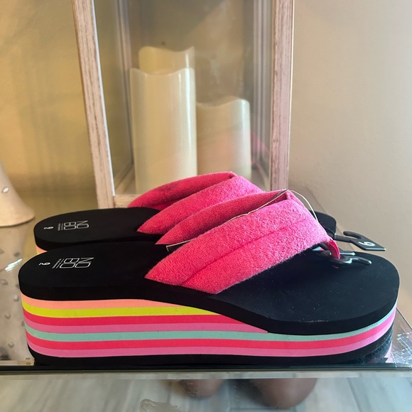 Slippers - Picture 2 of 3